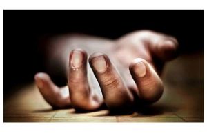 बिजुलीको पोलमा तार मिलाउने क्रममा काभ्रेका एक जना पुरुषको मृत्यु