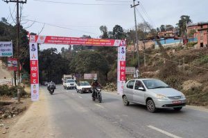 बनेपाको स्वागत गेटमा ओली राजनेता, चोक चोकमा स्वागत गेट