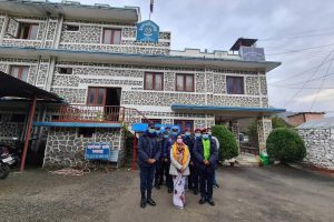 प्रहरी प्रमुख जोशी र प्रमुख जिल्ला अधिकारी पाण्डेद्वारा काभ्रेका प्रहरी ईकाइहरुको निरीक्षण