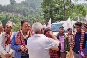 बनेपा एमाले घर दैलो अभियानमा, स्थानीय भन्छन् हामी एमाले लाई नै भोट दिन्छौं