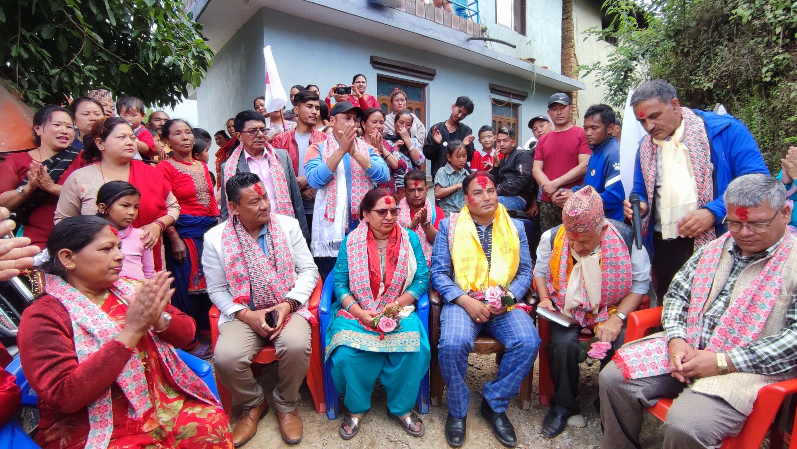 उच्च वर्ग र निम्न वर्ग बीच बनेपामा प्रतिस्पर्धा