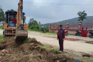 ढुवान क्षेत्रमा बनेपा वडा नं. २ को वडा अध्यक्ष घिमिरेको सक्रियता तीब्र, खोला र सडक दायाँबायाँ ढल सफा गर्न डोजर परिचालन