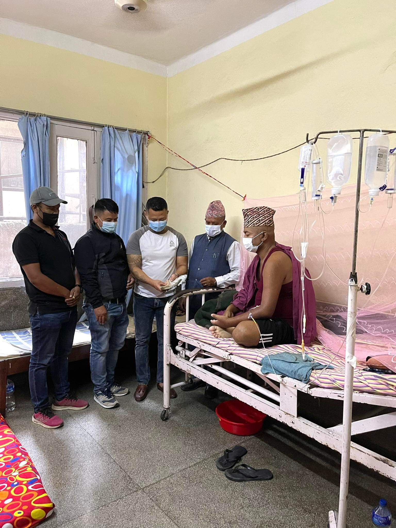 क्यान्सरपीडित नमोबुद्धका गोकुल कटुवाललाई आर्थिक सहयोग