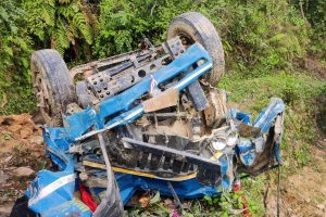 काभ्रेमा पराल बोकेको निसान गाडी दुर्घटना : दुईको मृत्यु, एक घाइते