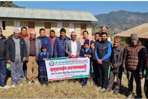विपन्न तथा जेहेन्दार बिद्यार्थीलाई शैक्षिक सामाग्री वितरण