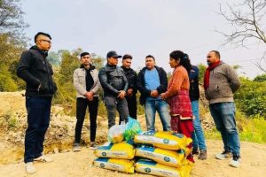 केन्द्रीय सदस्य सुधीरद्वारा आगलागि पिडितलाई राहत हस्तान्तरण