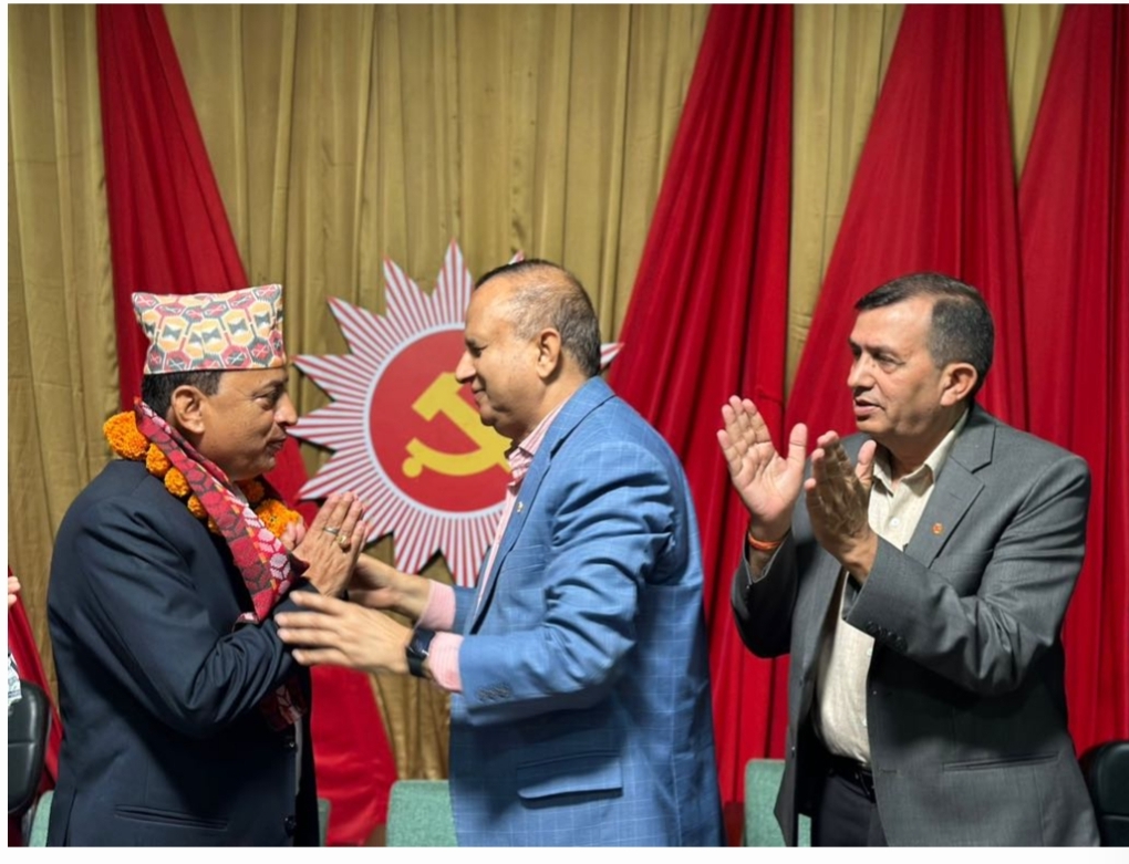 माओवादी निकट सार्वजनिक यातायात महासंघका अध्यक्ष खनाल एमालेमा 