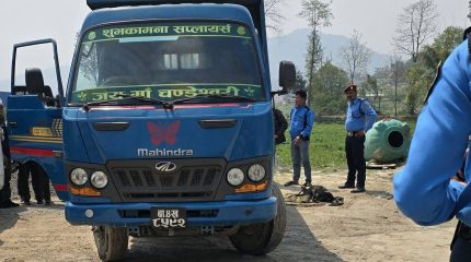 बाबुले चलाएको ट्रकले किचेर छोरीको मृत्यु
