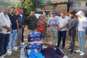 बनेपा ४ मा आगलागी पीडितलाई तरुण दल बनेपाको सहयोग
