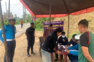 काभ्रे ट्राफिक प्रहरीको लापसे चेकिङ: तीन जना चालक नियन्त्रणमा
