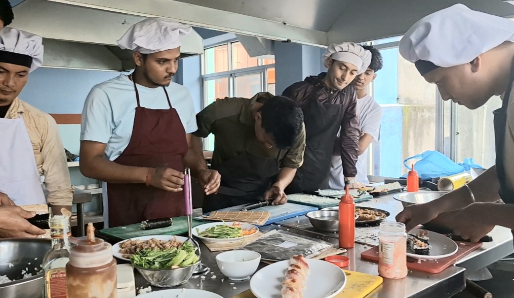 इनोभेटिभ हस्पिटालिटी म्यानेजमेन्ट सेन्टरमा जापानी ‘सुसि’ तालिमप्रति विद्यार्थीको आकर्षण
