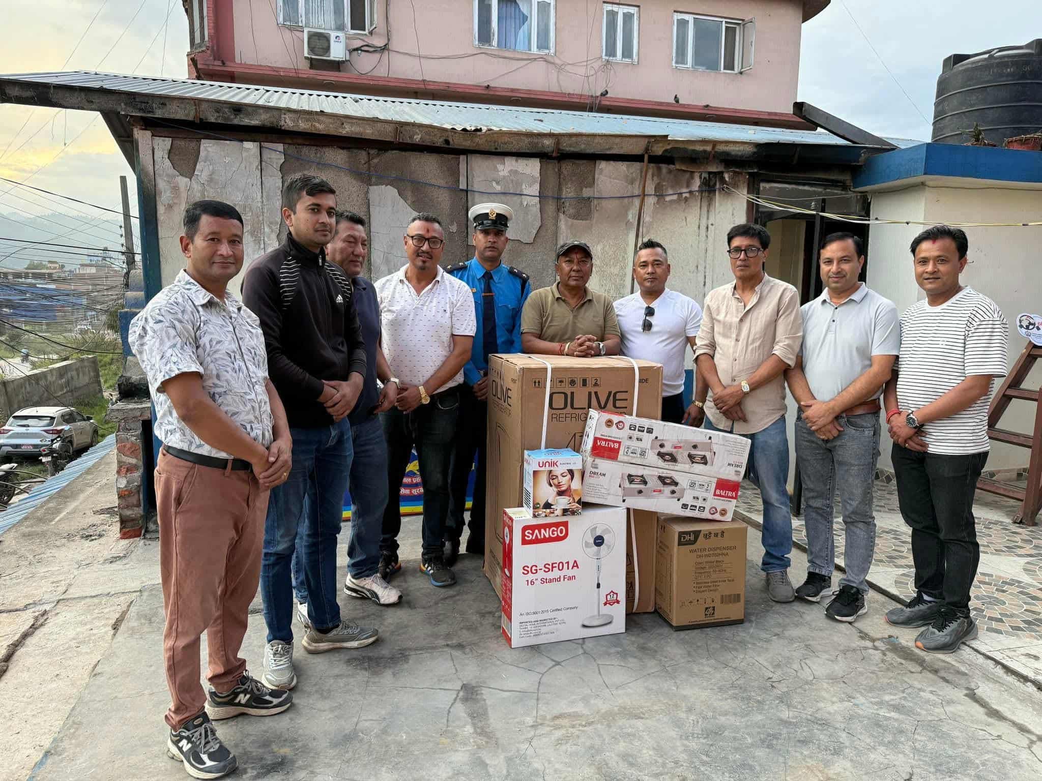 बनेपा ब्वाइज क्लबद्वारा जिल्ला ट्राफिक प्रहरीलाई सहयोग