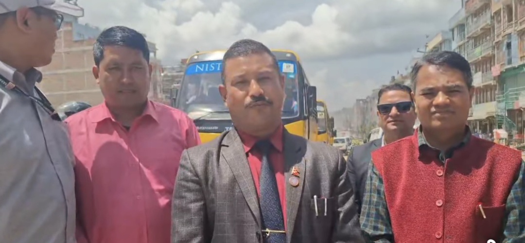 शिक्षा विधेयकविरुद्ध काभ्रेमा विद्यालय बससहित सडक प्रदर्शन