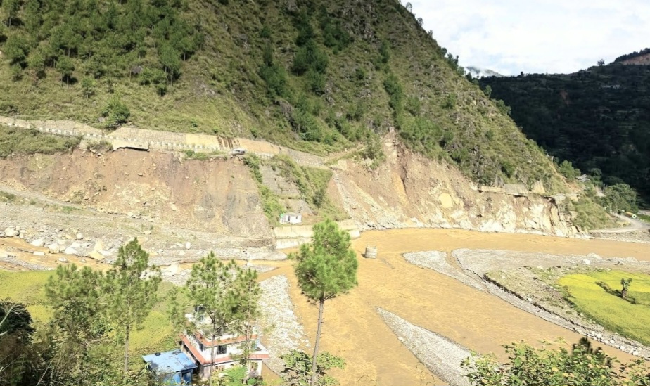 राति बिपी राजमार्ग र मध्यपहाडी लोकमार्गमा सवारीसाधन सञ्चालन निषेध