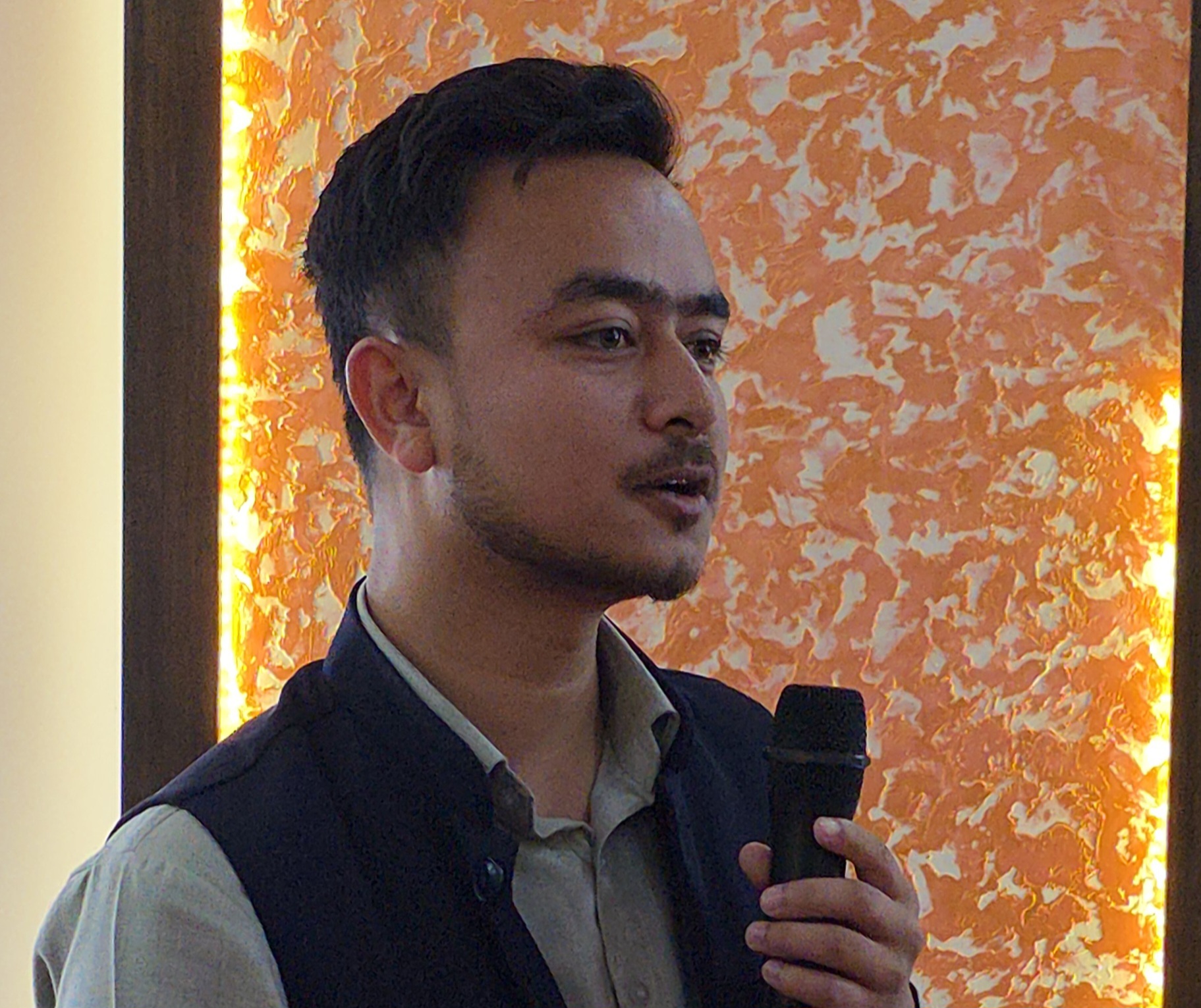 सर्वपक्षीय सरकार बनाएर संविधान पुनर्लेखनमा जानुपर्ने किरणको माग