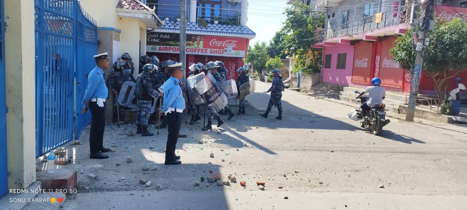 एमाले नेता–कार्यकर्ता र जेनजीबीच झडप हुँदा सिमरा विमानस्थल क्षेत्र तनावग्रस्त