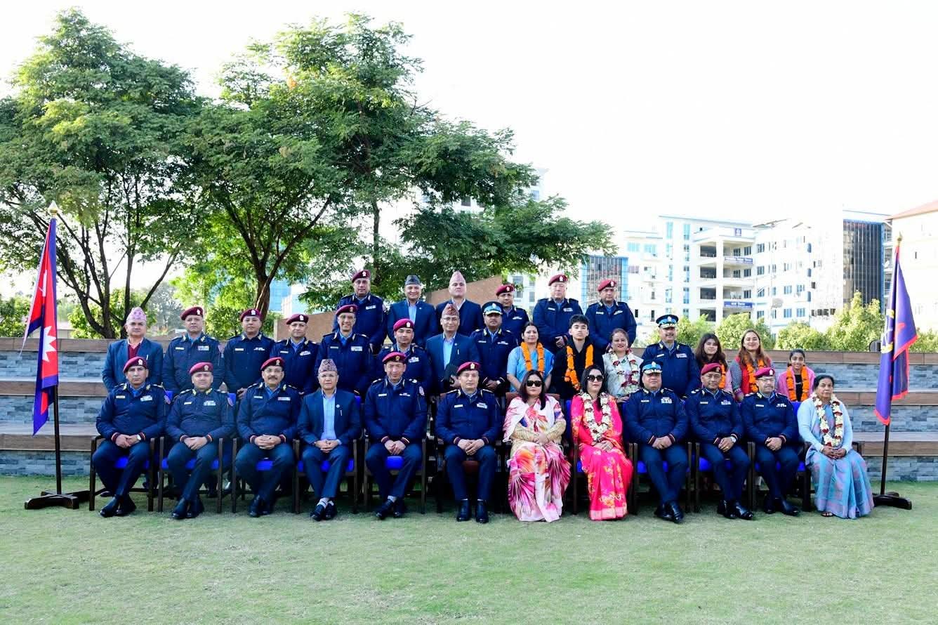 आईजीपी दान कार्कीद्वारा एआईजी र डिआईजीलाई दर्ज्यानी चिन्ह प्रदान