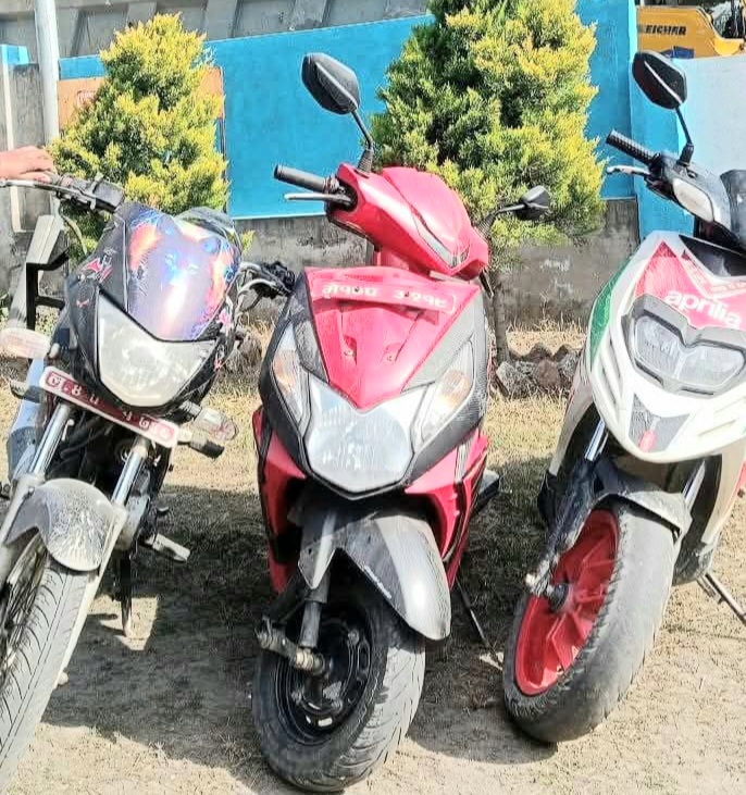 बेवारिसे बाइक प्रहरीद्वारा फेला परेको हुँदा सम्बन्धित व्यक्तिले प्रहरीलाई सम्पर्क गर्न अनुरोध