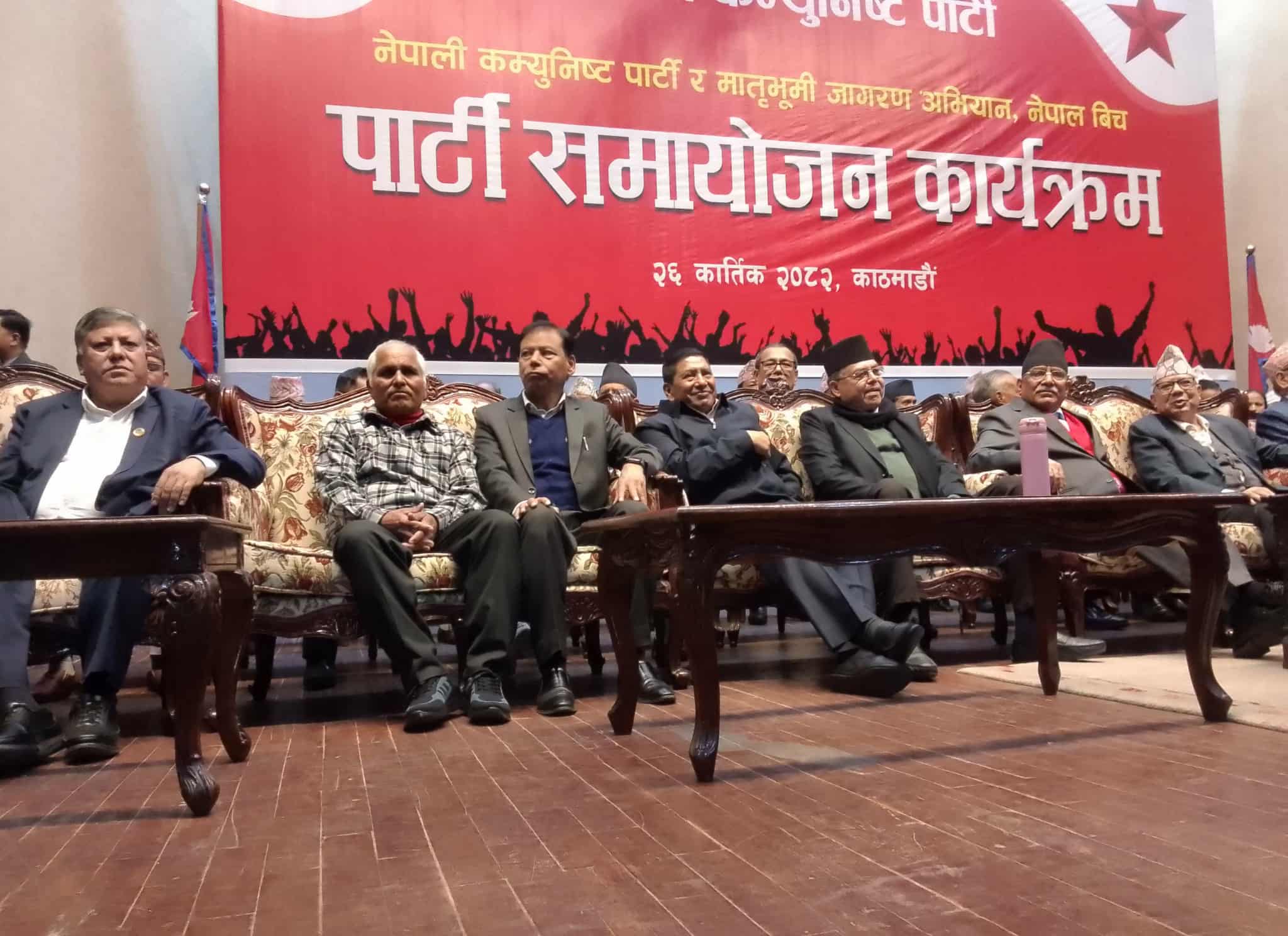 प्रचण्डको प्रश्न — “डढेको घरमा किन फर्किनु?”