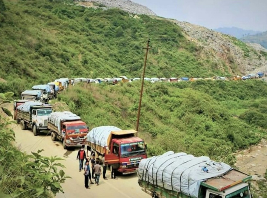 बञ्चरेडाँडाबाट फेरि फर्काइयो फोहोरका गाडी