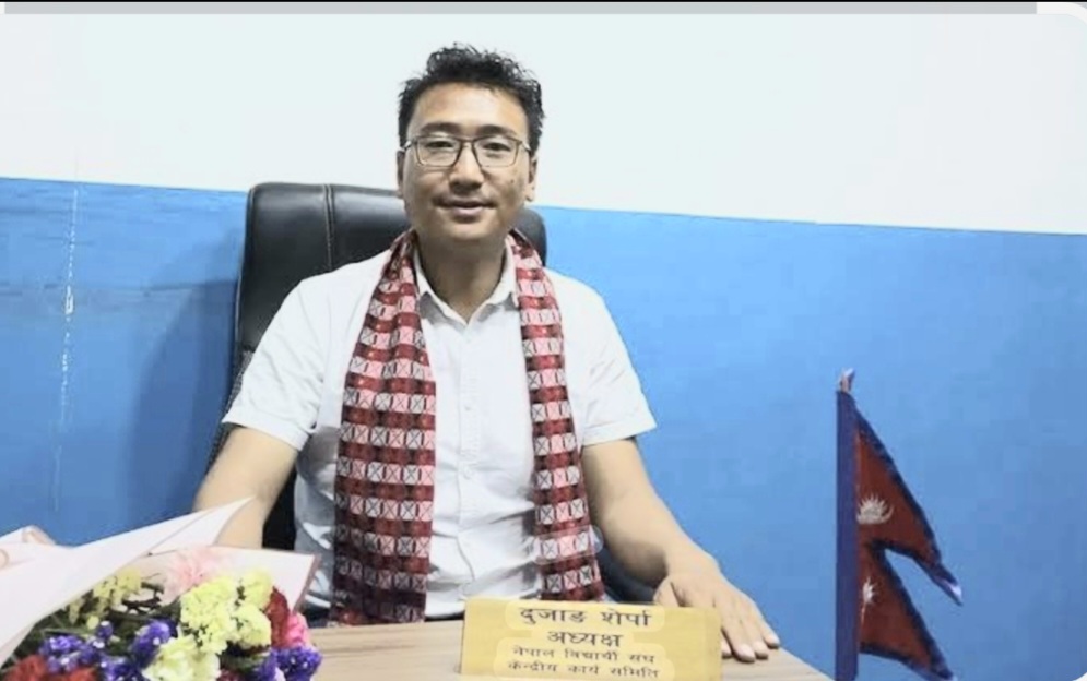 नेविसंघ कार्यकर्ताद्वारा बस्नेतमाथि बेलुन प्रहार: सभापति शेर्पाद्वारा कडा कारबाहीको चेतावनी