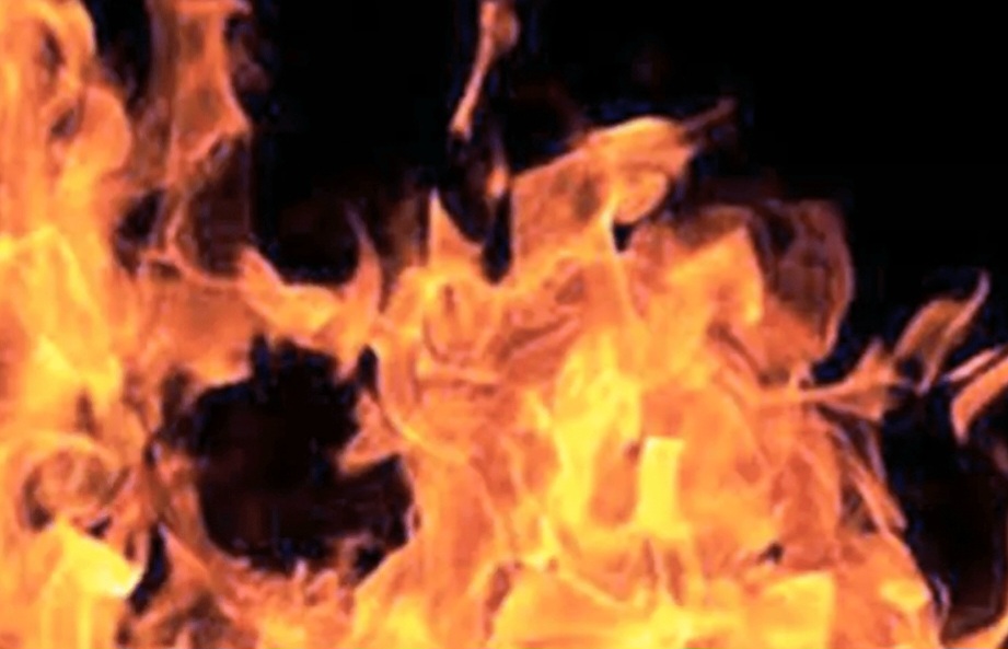 विराटनगरमा प्लास्टिक उद्योगमा आगलागी, दमकलद्वारा नियन्त्रणमा