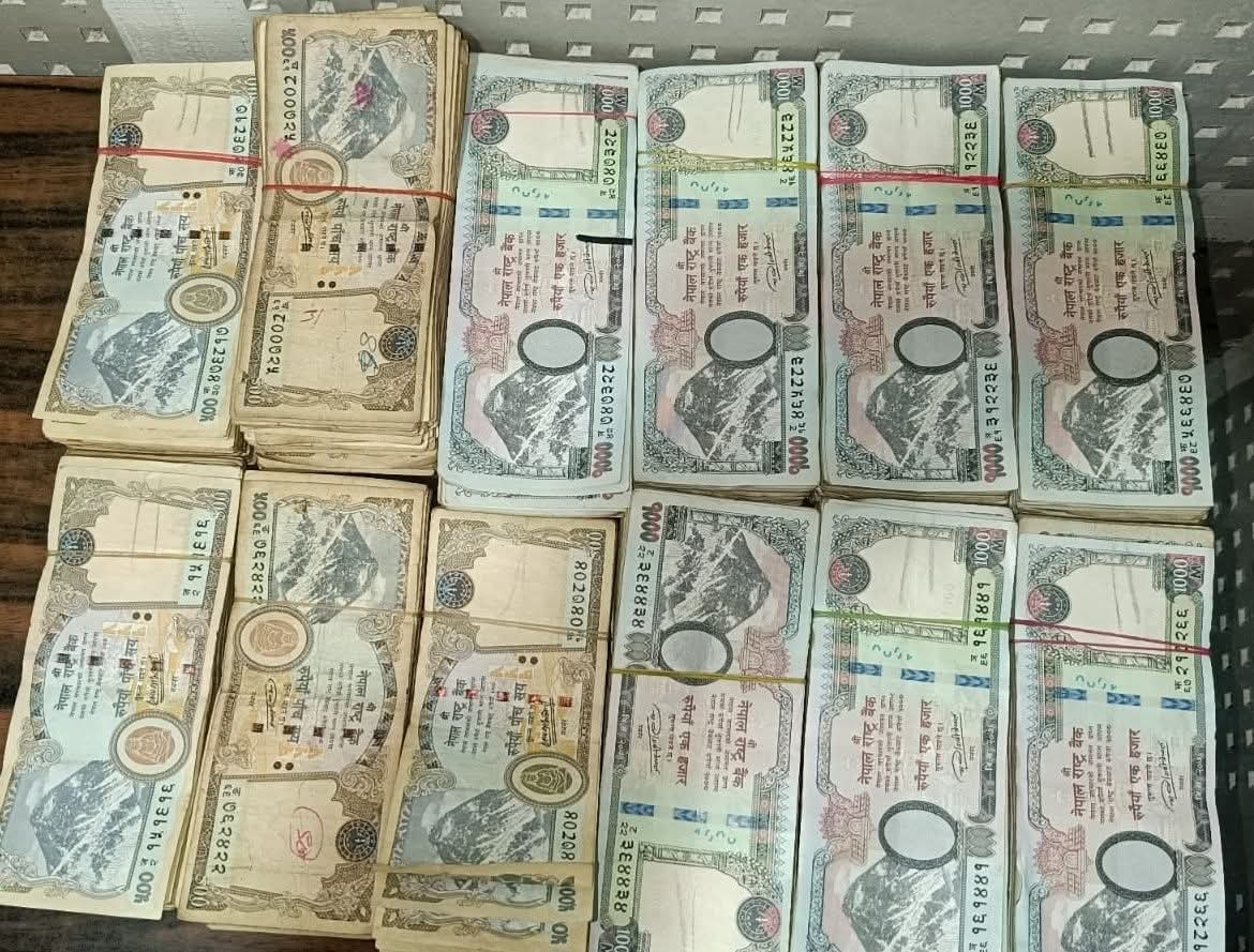 काठमाडौँको तिनचुलीबाट स्रोत नखुलेको १८ लाख १६ हजारसहित एकजना पक्राउ