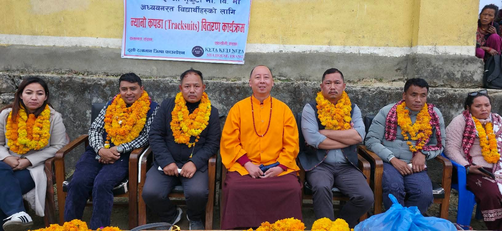 विद्यार्थीमैत्री पहल: भृकुटी माविका नानी–बाबुलाई न्यानो सामग्री हस्तान्तरण