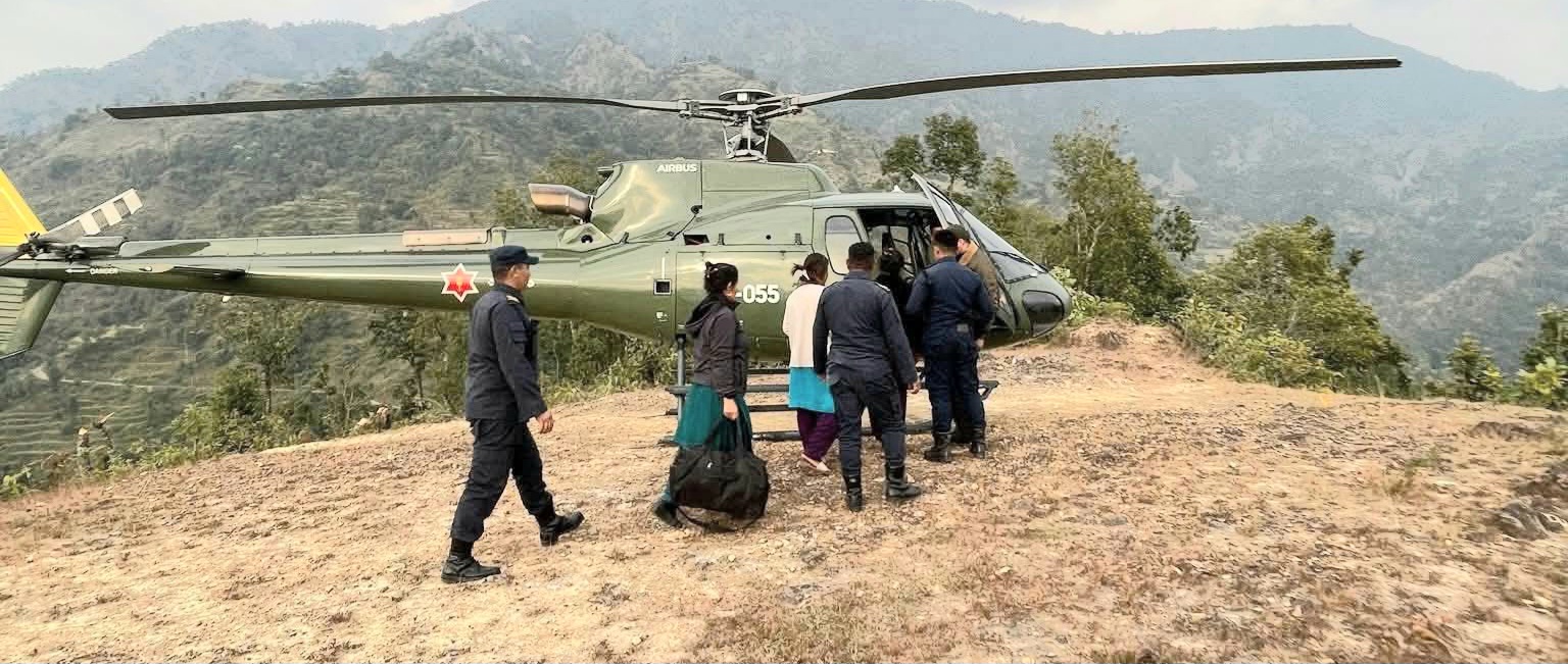 काभ्रेको महाभारत-६ की गर्भवती महिलालाई नि:शुल्क हेलिकोप्टरमार्फत उद्धार