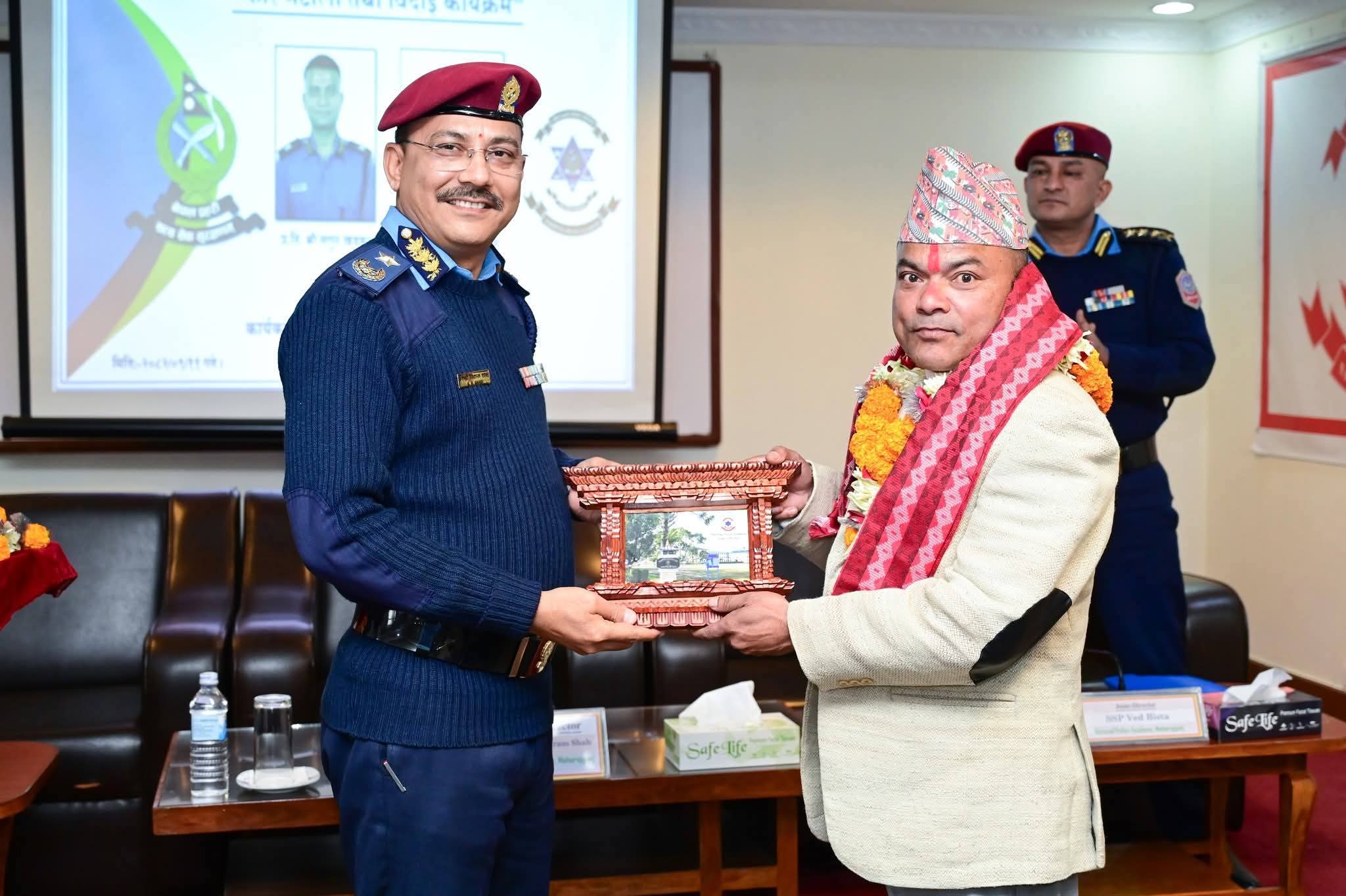 एआईजी शिद्धी बिक्रम शाहद्वारा अवकाश प्राप्त वरिष्ठ सई तिला राम बोहोराको विदाई