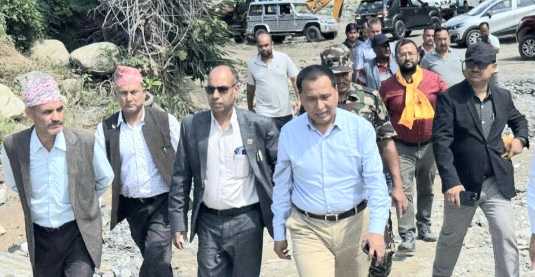 कुलमान घिसिङको मन्त्री पदमा रहँदै चुनावी घोषणा ; बर्खास्त गर्न माग 