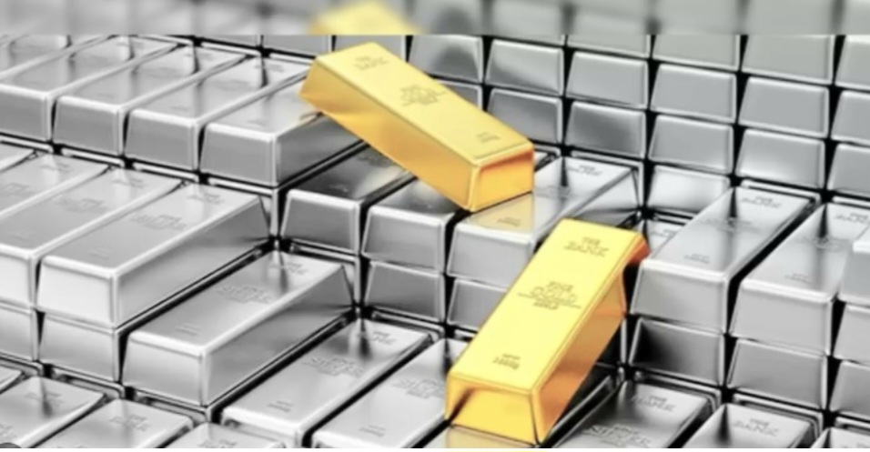 चाँदीको मूल्यले बनायो नयाँ रेकर्ड, कति घट्यो सुनको भाउ ?