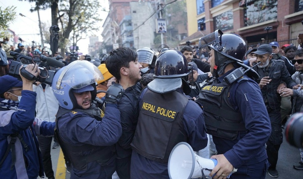 चुनाव होइन सुशासन भन्दै माइतीघर प्रदर्शनमा उत्रिएकाहरू प्रहरी नियन्त्रणमा