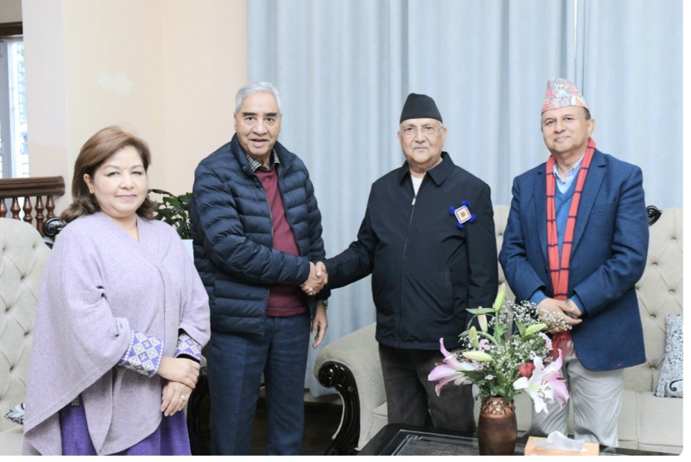 महासचिव शंकर पोखरेललाई लिएर देउवा भेट्न पुगे ओली