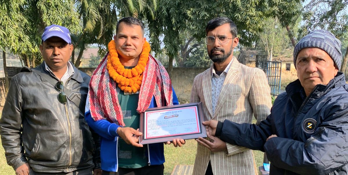 सञ्चारकर्मीद्धारा सशस्त्र  प्रहरी नायब उपरीक्षक विकास खतिवडा सम्मानित