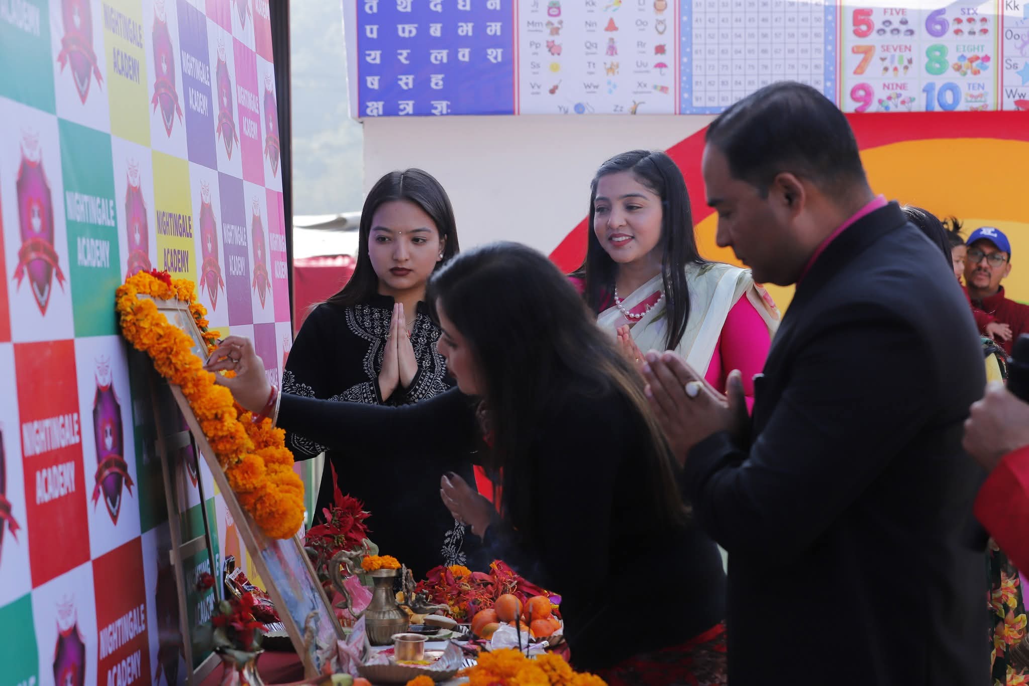 आशिर्वादबाट शिक्षाको सुरुवात : नाइटिङ्गेल एकेडेमीमा सरस्वती पूजा सम्पन्न