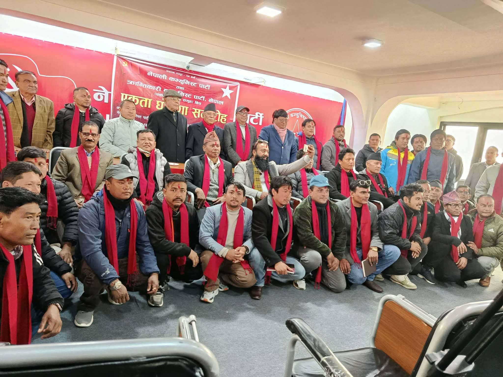 वाम एकताको नयाँ मोड: भीम चाँपागाईं र बालकृष्ण ओलीसहित सयौँको नेकपामा प्रवेश