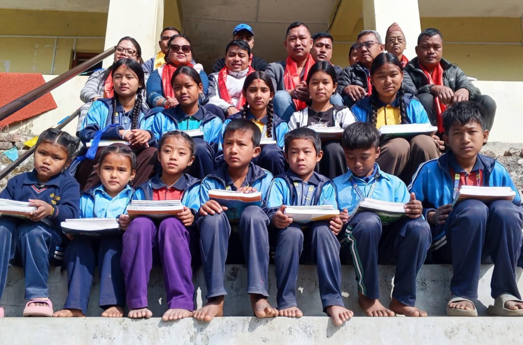 अविरल जिम्बा र राजन अधिकारीको नेतृत्वमा कुमारी विद्यालयमा सहयोग हस्तान्तरण