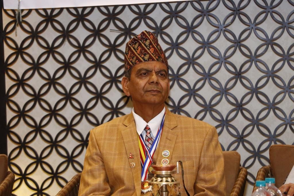 सिर्जनाको अथक पथिक : विश्व कीर्तिमानी डा. डीआर उपाध्याय, जसका छन् १५३ विश्व रकेर्ड