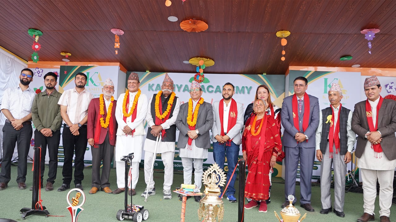 रोबटले रिबन काट्यो, मेसिनले पानस बाल्यो 