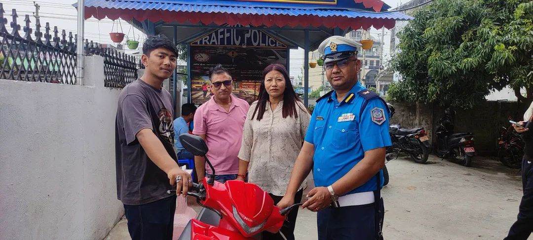 ट्राफिकको पहलमा हराएको स्कुटर सुरक्षित फिर्ता