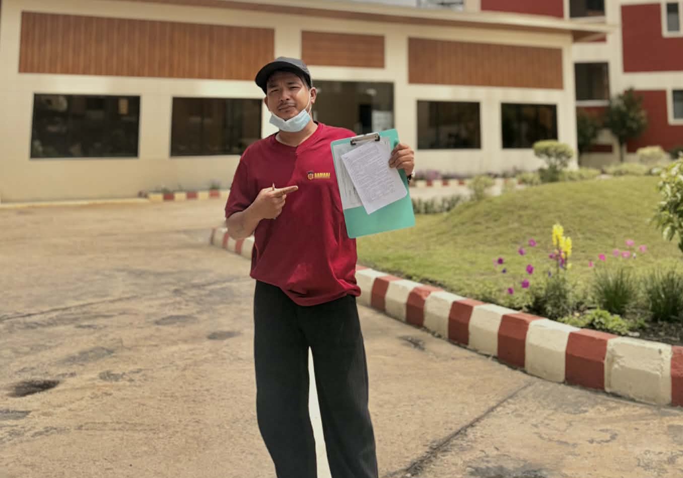 र्‍यापर भरत सामरी परीक्षा हलमा — व्यस्त करियरसँगै शिक्षा निरन्तर