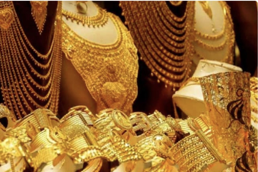 सुनचाँदीको मूल्य आज पनि घट्यो, कतिमा हुँदैछ कारोबार ?